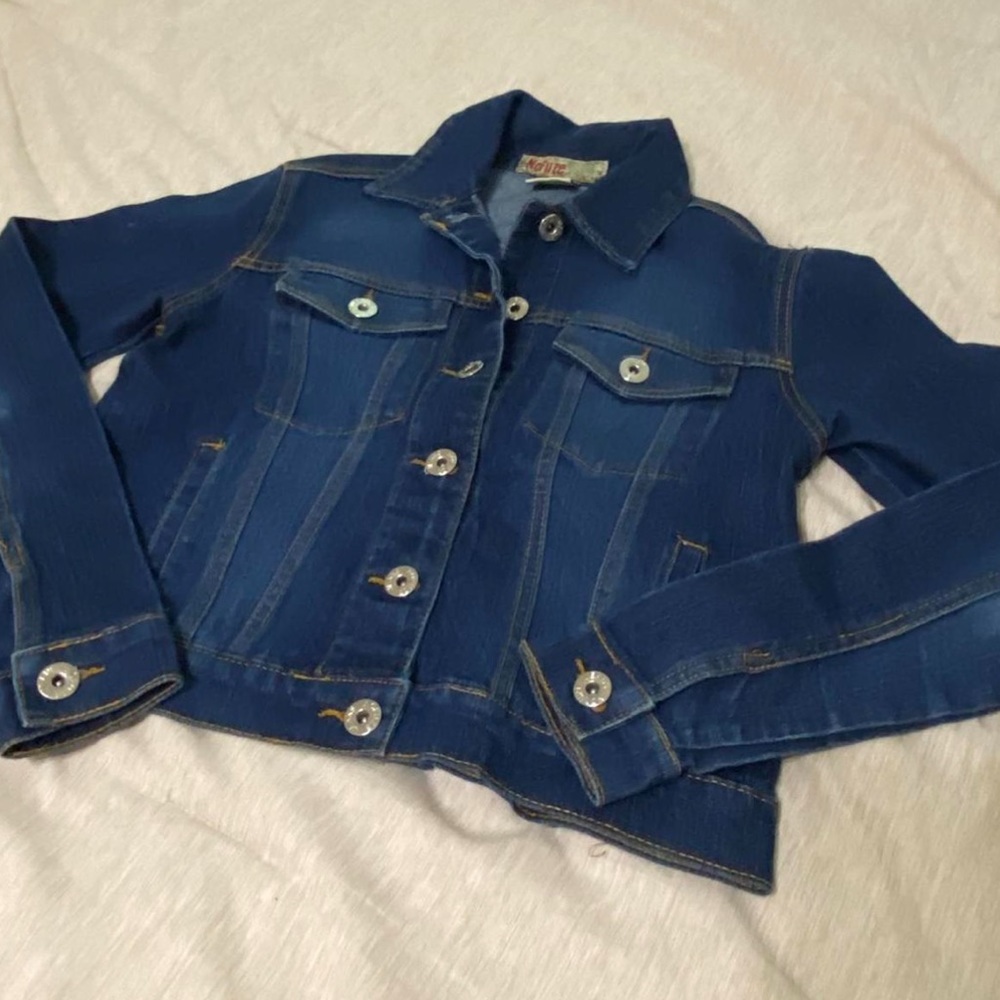 Cropped jean / denim jacket